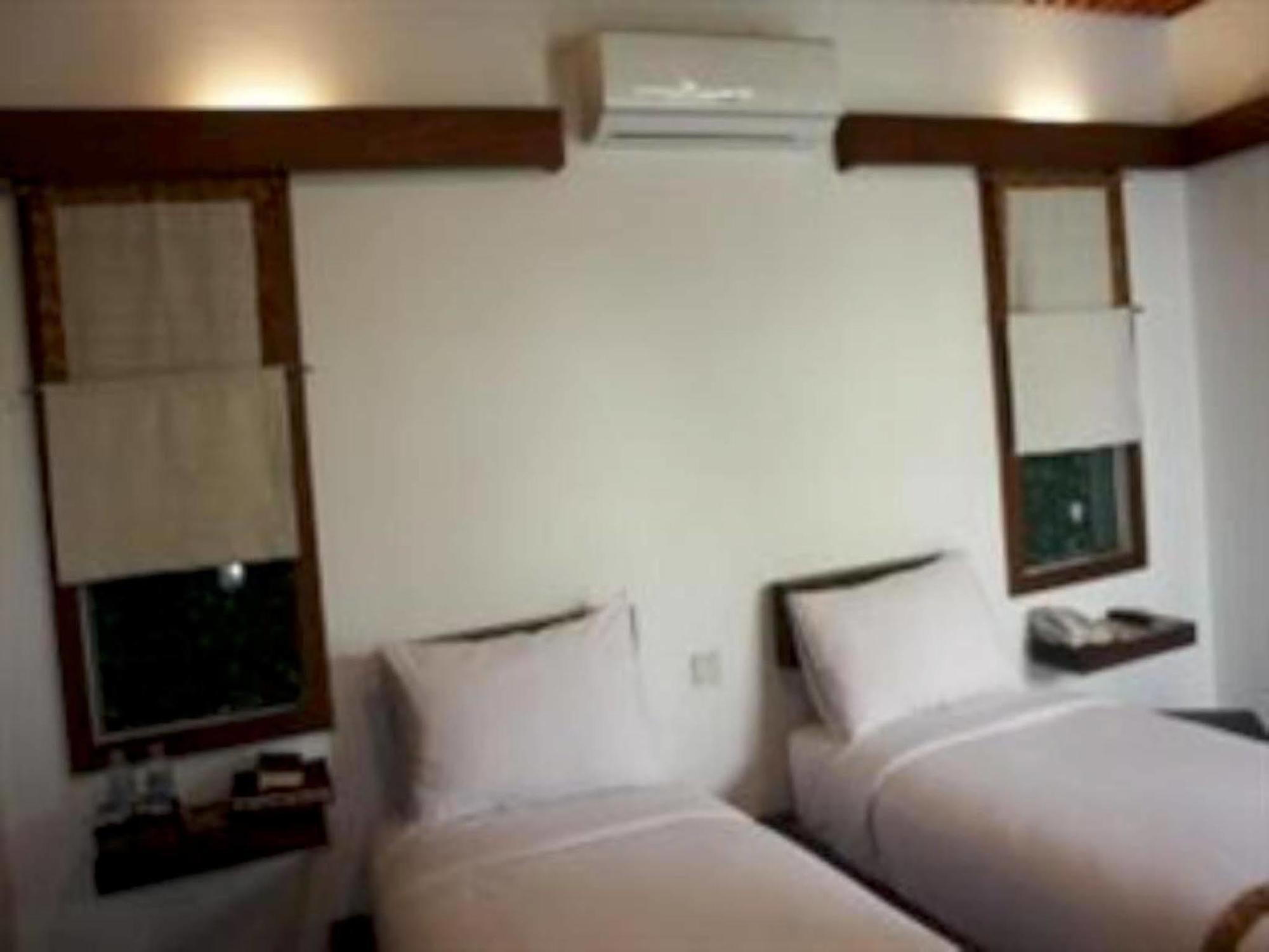 Flores Gallery Hotel Bandung Exterior foto